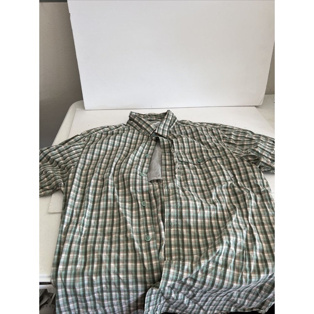 Columbia Men’s L Green Plaid Omni Wick  short Sleeve Button Down Shirt